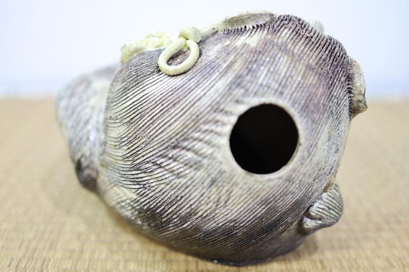 ◆信楽焼　珍しい女の狸さん　長さ32㎝ 　置物