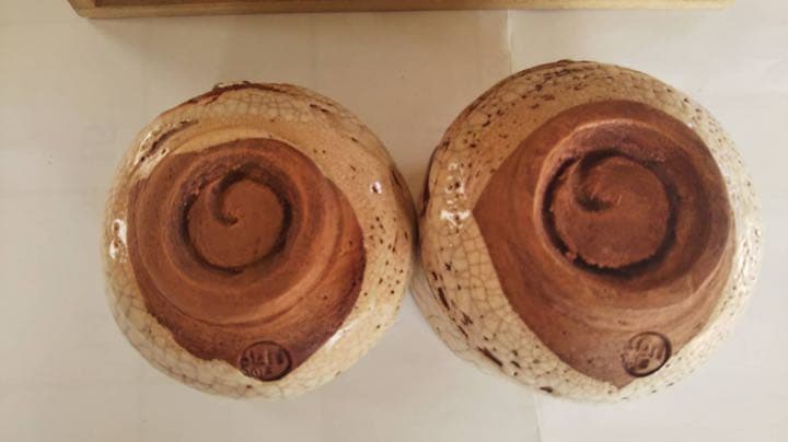 楽山焼　玉井楽山作　天神蟹精密彫り　蓋付き夫婦湯呑み茶碗　共箱（未使用品）