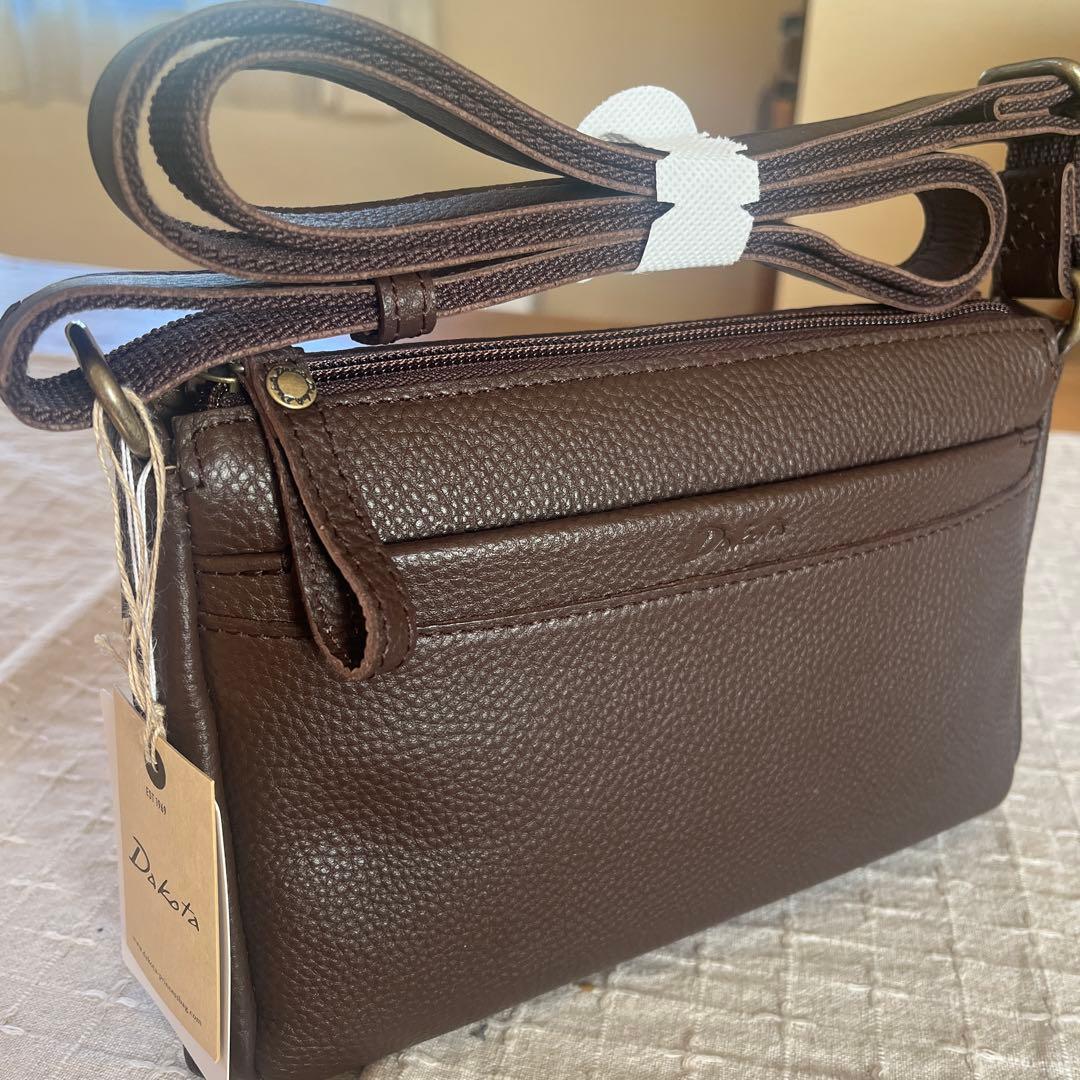 Dakota ダークブラウン ショルダーバッグ