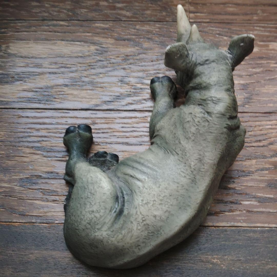 値下げ　　 彫刻 のサイ　37年前にグアムで購入 石のように固い素材