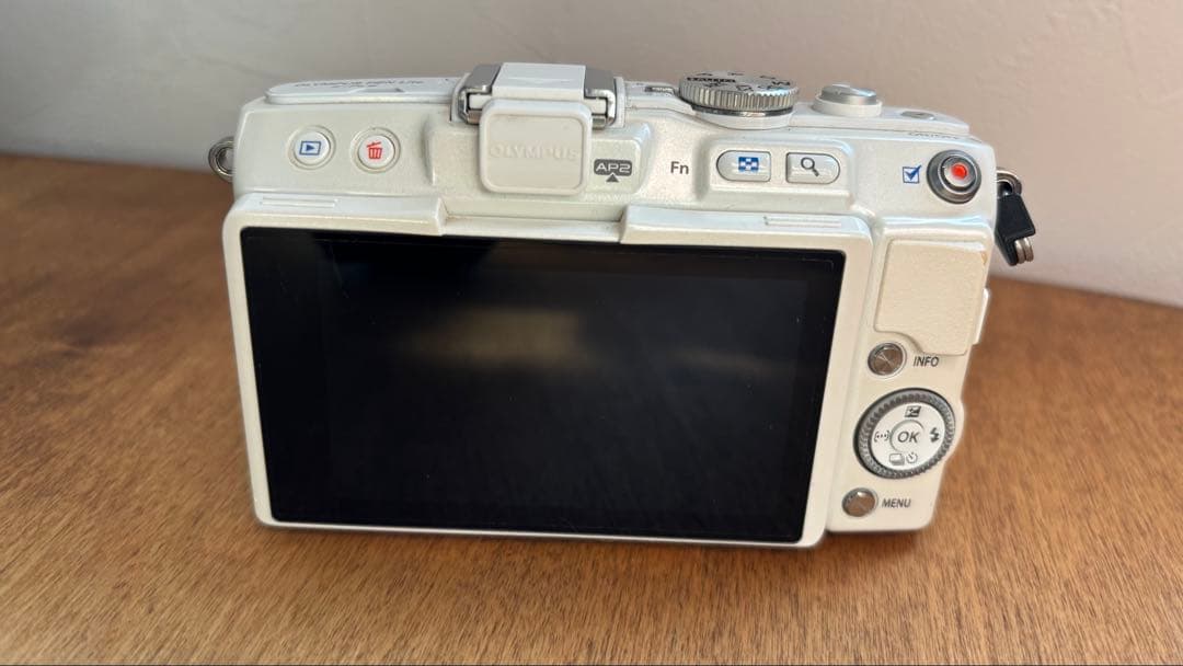 OLYMPUS PEN Lite E-PL6 ホワイト