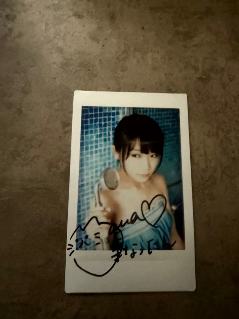 秋元真夏 サイン入りチェキ