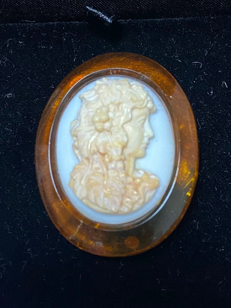 琥珀カメオブローチ