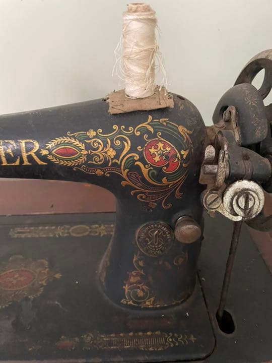 SINGER(シンガー )社製のアンティークミシンです。