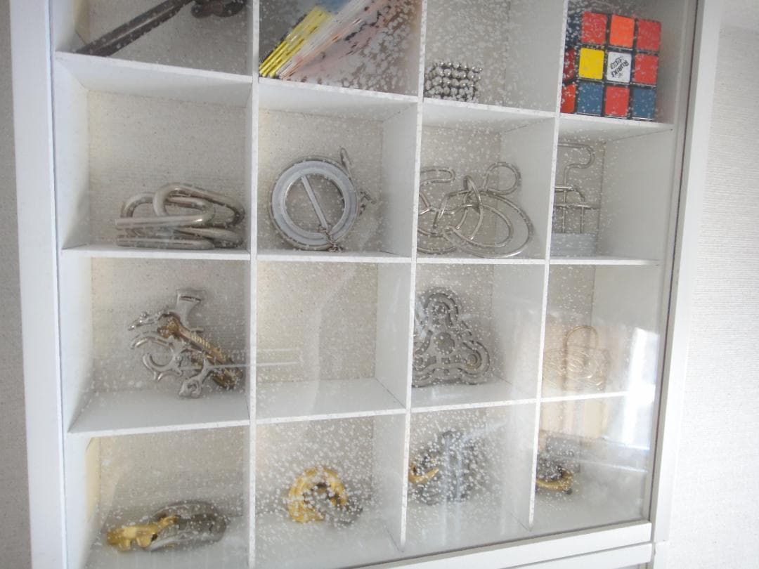 ハナヤマ キャストパズル・はずる 85点 ＋ 他10点　壁固定ショーケース付き