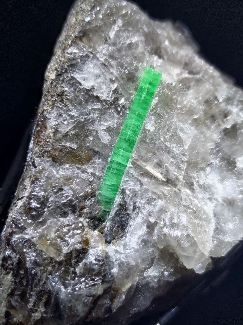 エメラルド ミネラル 鉱石 鉱物 原石 標本 母岩付き