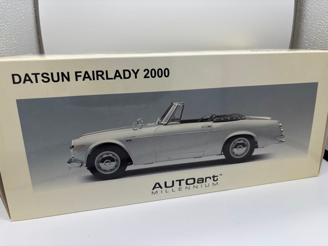 オートアート AUTOart DATSUN SR311 1967 1/18