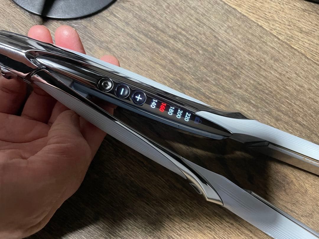 2025年10月新品購入 ストレートヘアアイロン 140-220℃