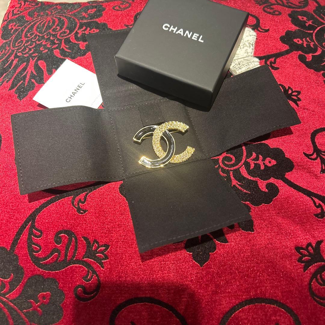 CHANEL ジェニーちゃんPV使用ブローチ