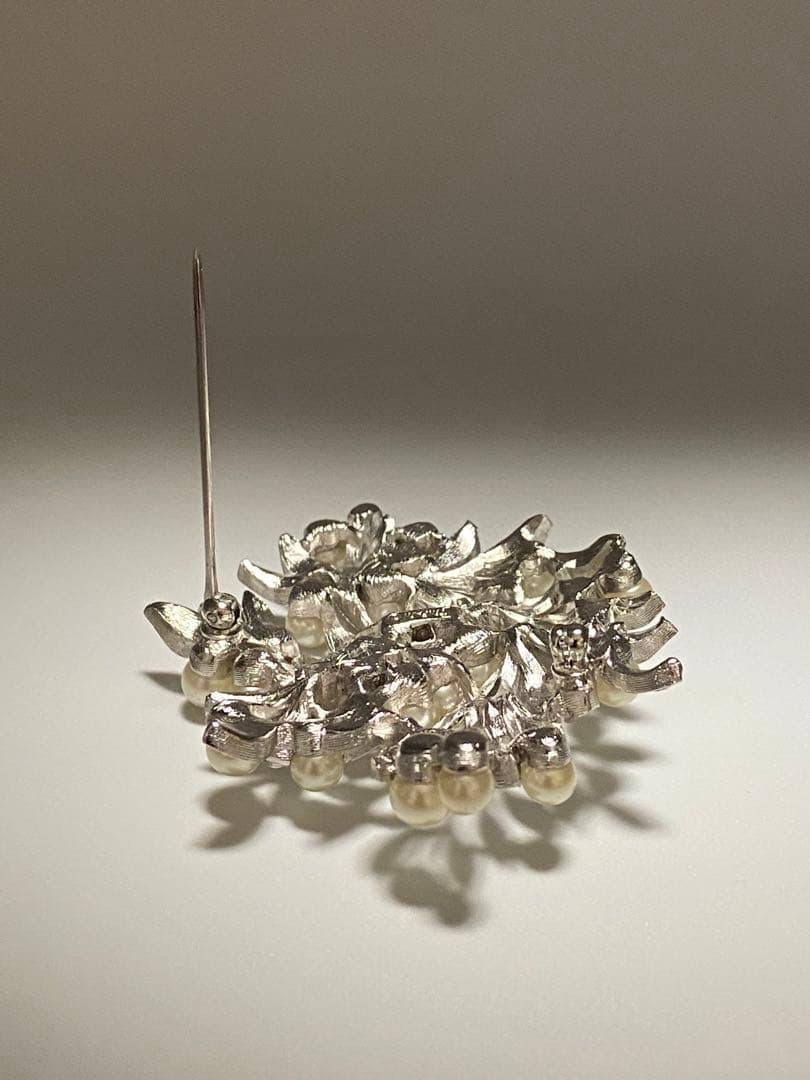 lotuscloud 2504⭐️TRIFARI トリファリ ヴィンテージブローチ