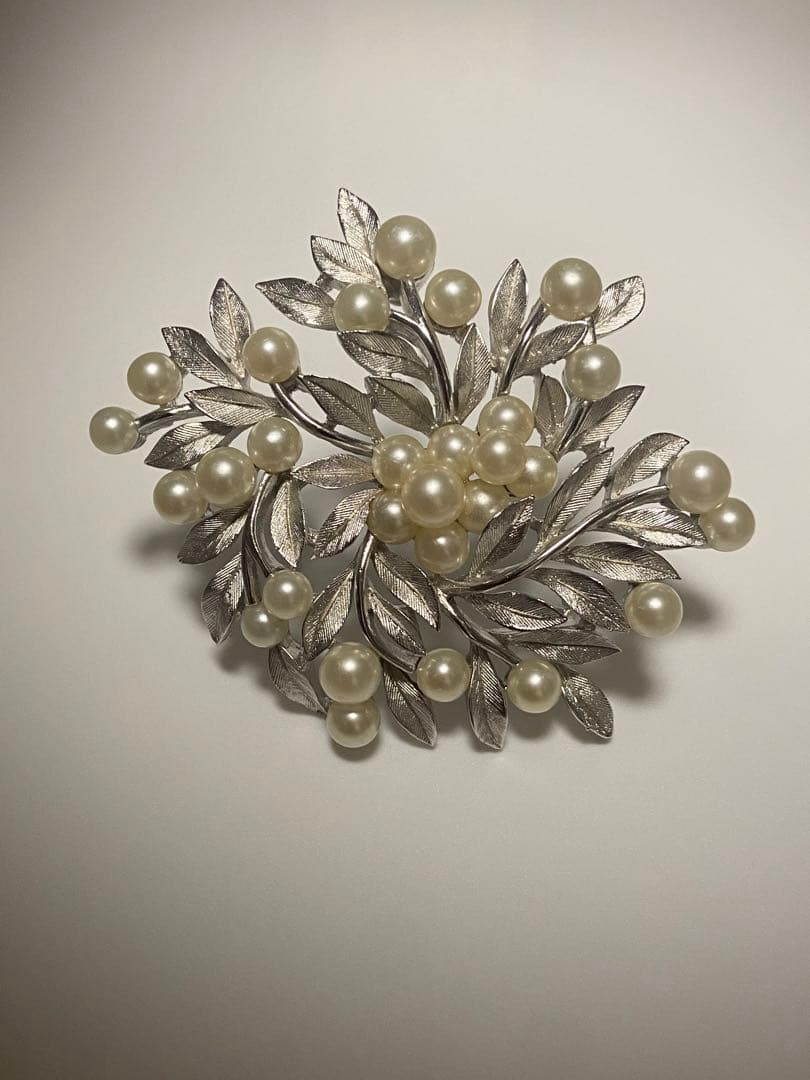 lotuscloud 2504⭐️TRIFARI トリファリ ヴィンテージブローチ