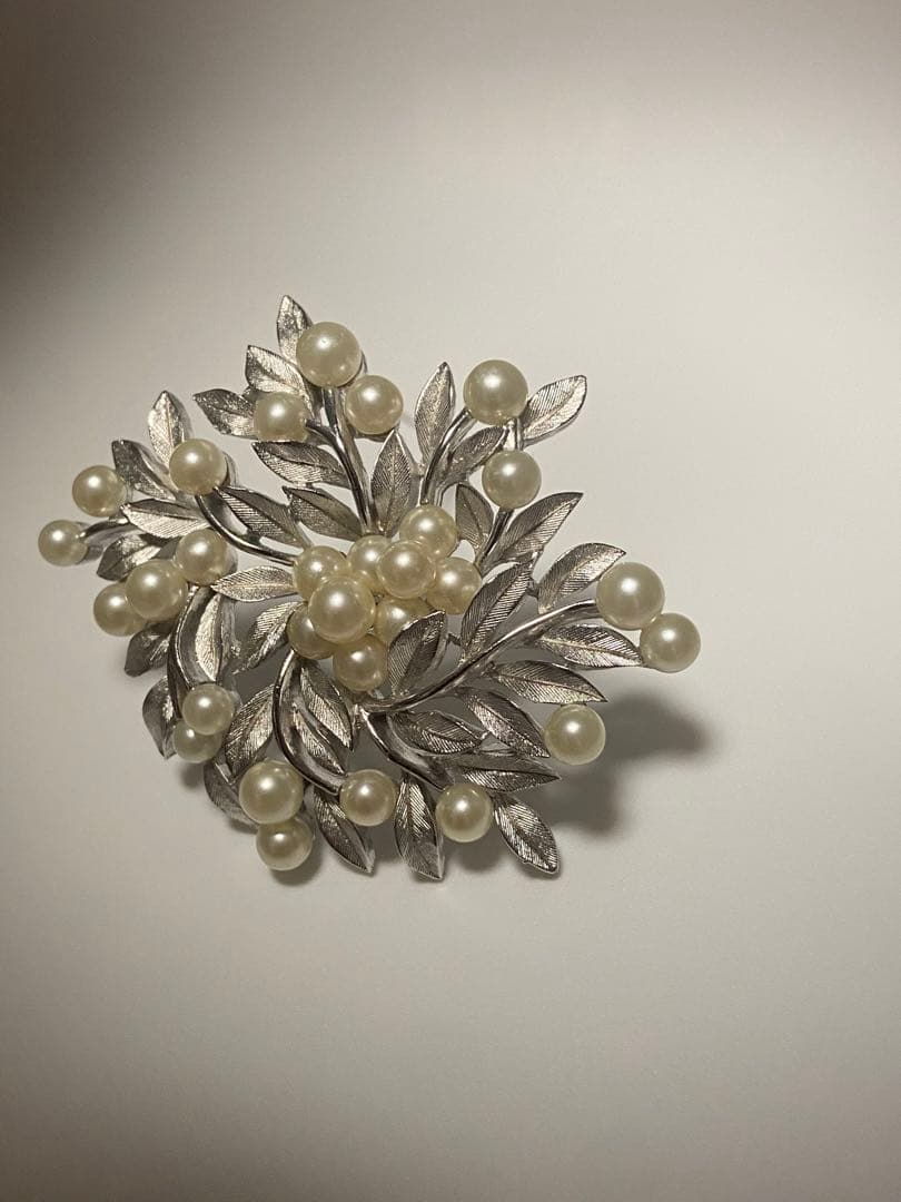 lotuscloud 2504⭐️TRIFARI トリファリ ヴィンテージブローチ