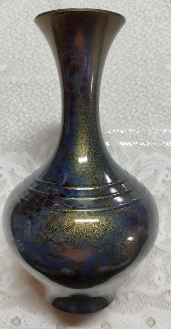 青金色の漆器花瓶