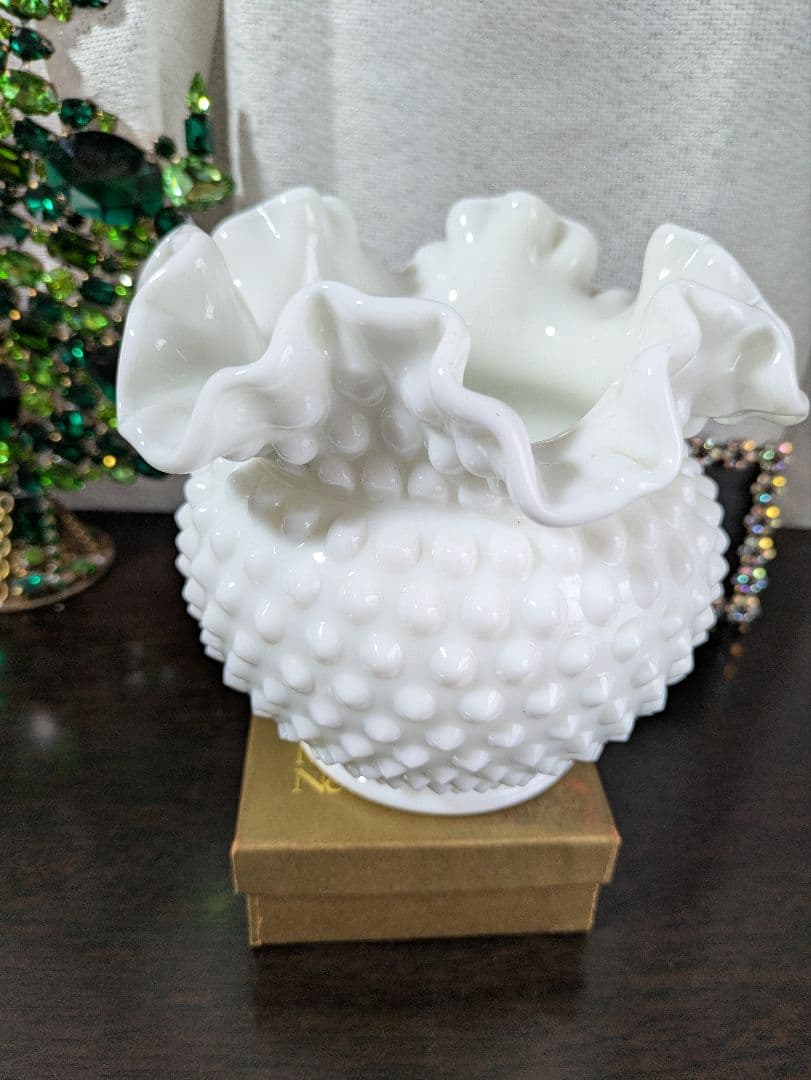 フェントン　ホブネイル　ホワイトガラス製フリルエッジ花瓶　お値下げ中