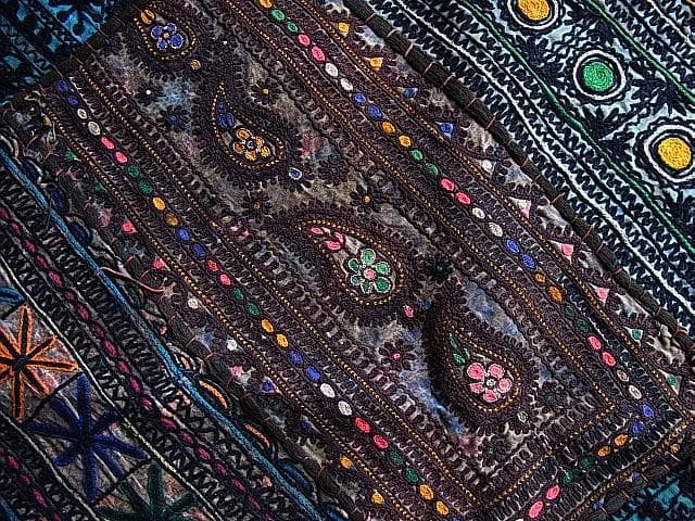 ★A2102★　67×134㎝　古い民族　刺繍　パッチワーク　アンティーク