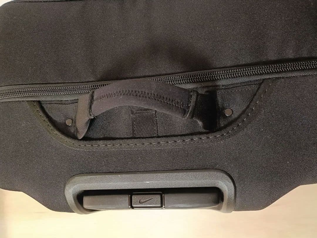 NIKE キャリーバッグ　キャリーケース 大容量 スニーカー柄