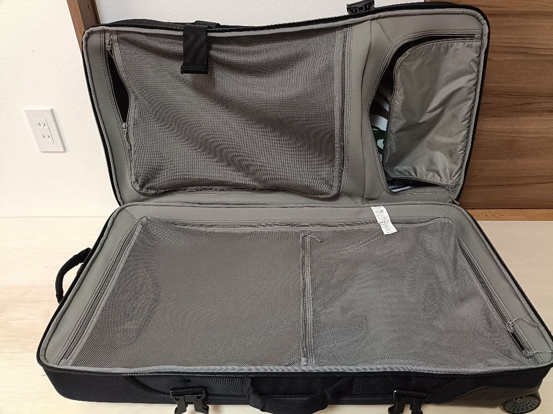 NIKE キャリーバッグ　キャリーケース 大容量 スニーカー柄