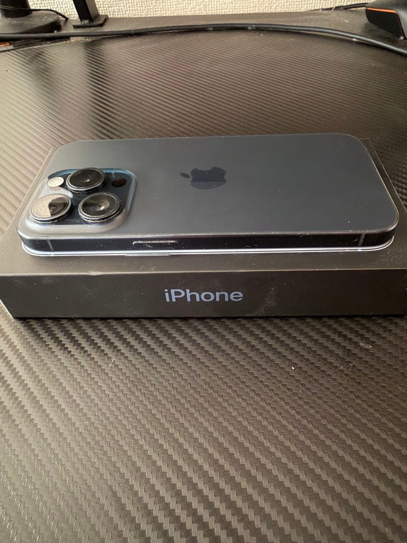 iPhone15 pro ブルーチタニウム　256GB