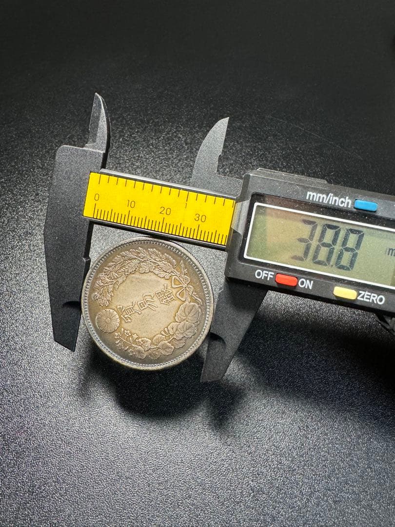 貿易銀　明治十年　菊紋・竜　一圓銀貨　測定の写真を追加できます