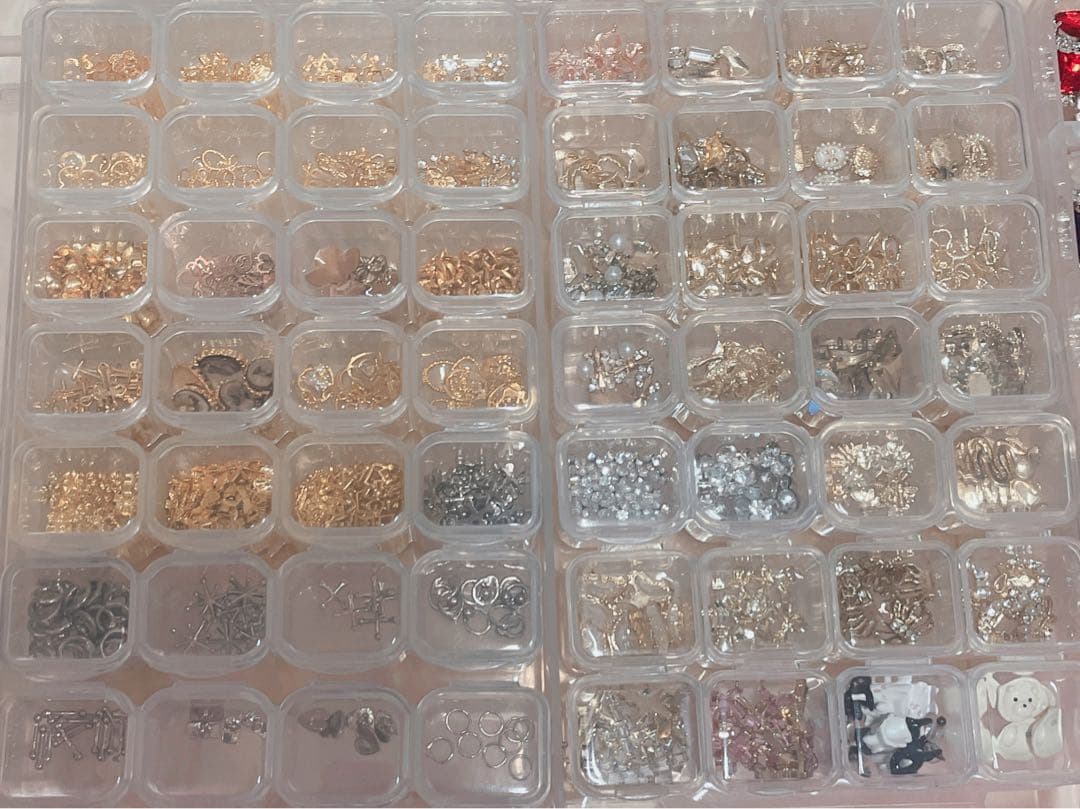 ネイルパーツ　まとめ売り　大量　デコパーツ　キラキラ　ビジュー　キャラクター