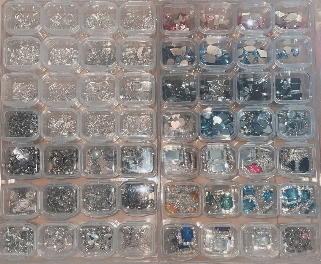 ネイルパーツ　まとめ売り　大量　デコパーツ　キラキラ　ビジュー　キャラクター