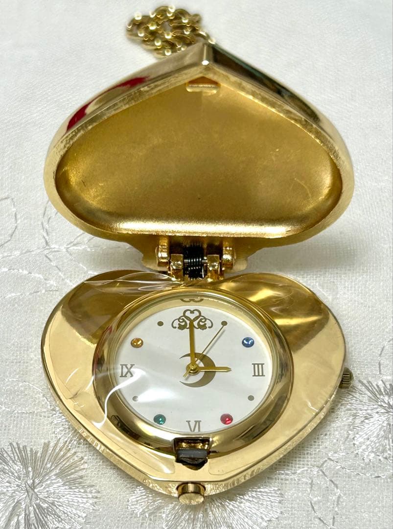 USJ コズミックハートコンパクト　チャームウォッチ