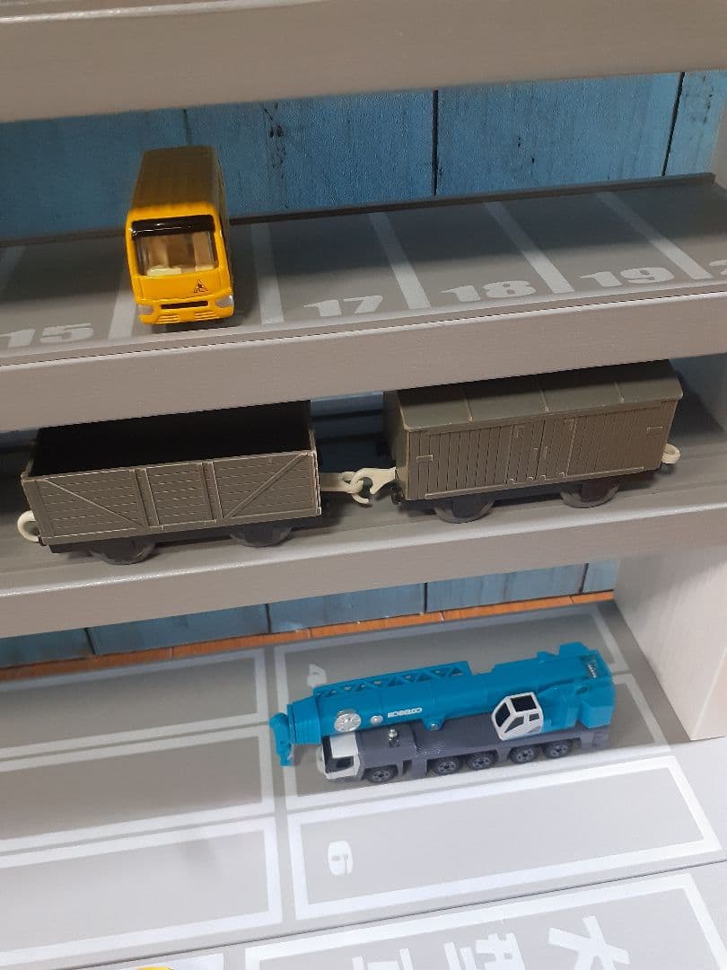 ゆるななちゃん★１枚板仕様、プラレール棚1段追加トミカプラレール収納棚