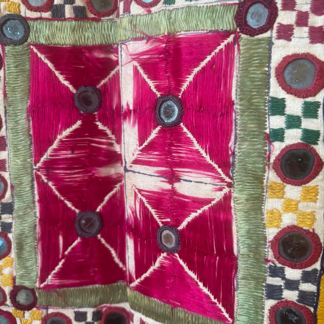 インドアンティークミラーワーク刺繍タペストリー