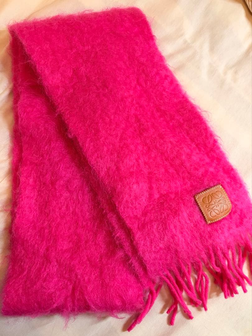 LOEWE ピンク フリンジ付きマフラー