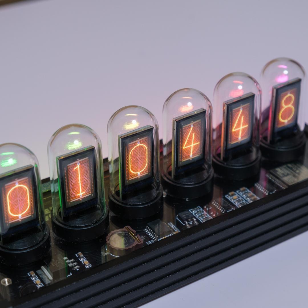 ニキシー菅時計のようなデザインのデジタル置き時計 ニキシー菅 デジタルクロック