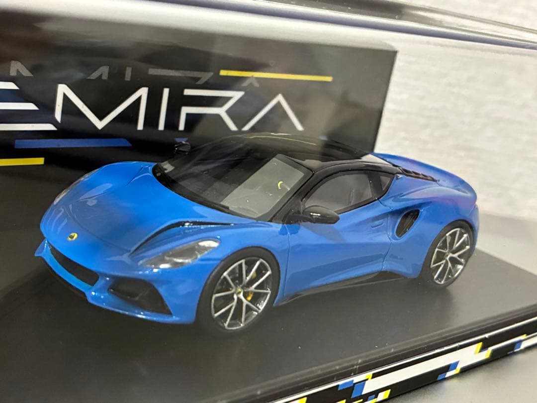1/43 ロータス エミーラ ミニカー