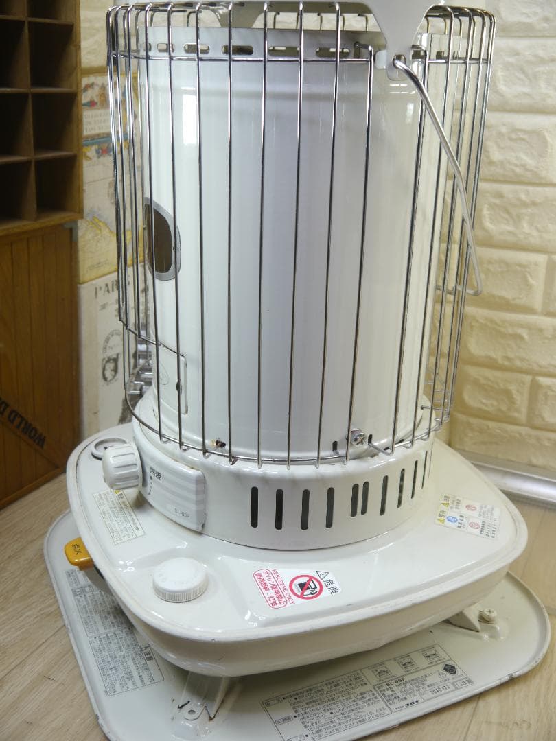 送料無料◆２０１３年◆コロナ　石油ストーブ ホワイト 円筒形　　灯油