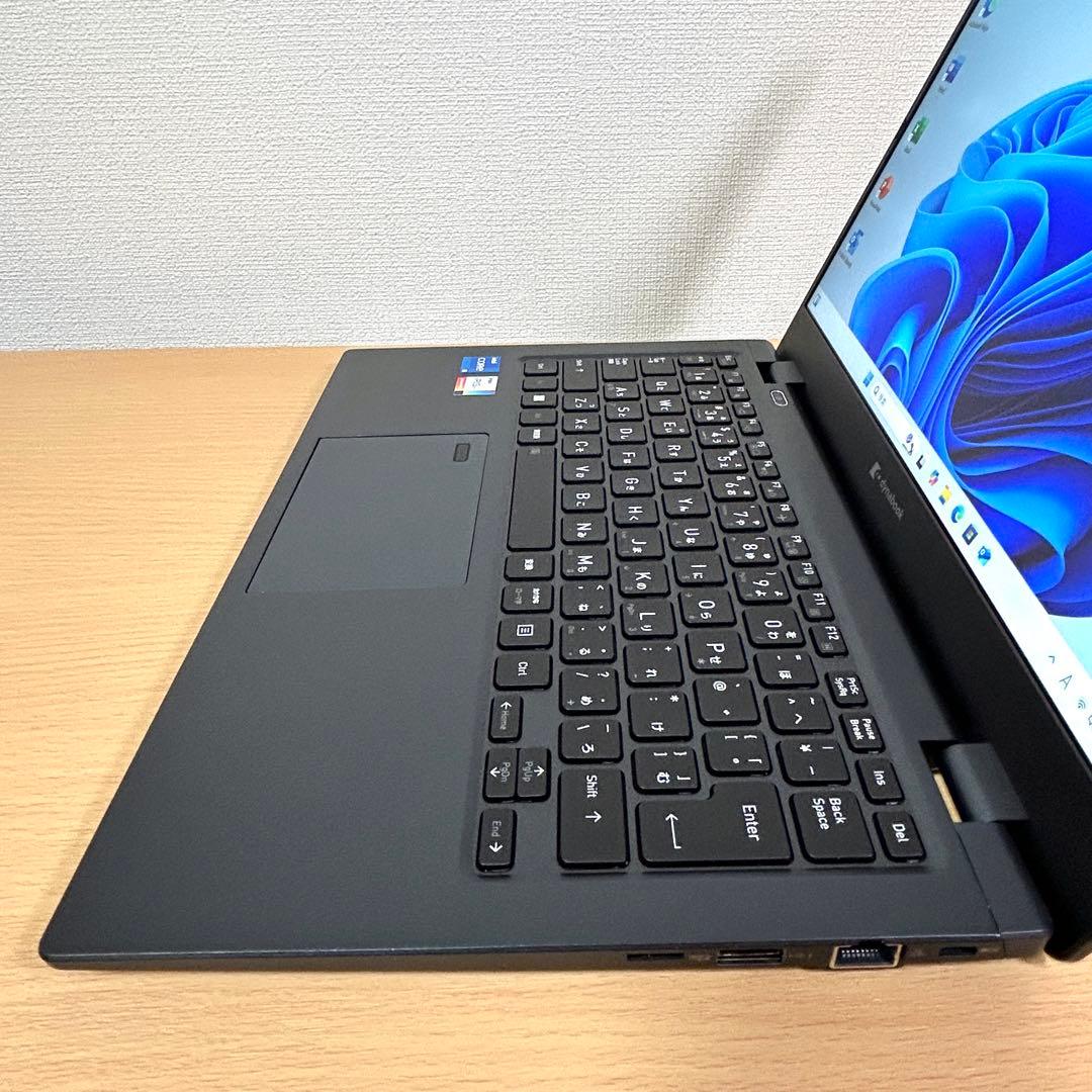 美品 東芝 dynabook G83/KW 512GB 16GB 第12世代