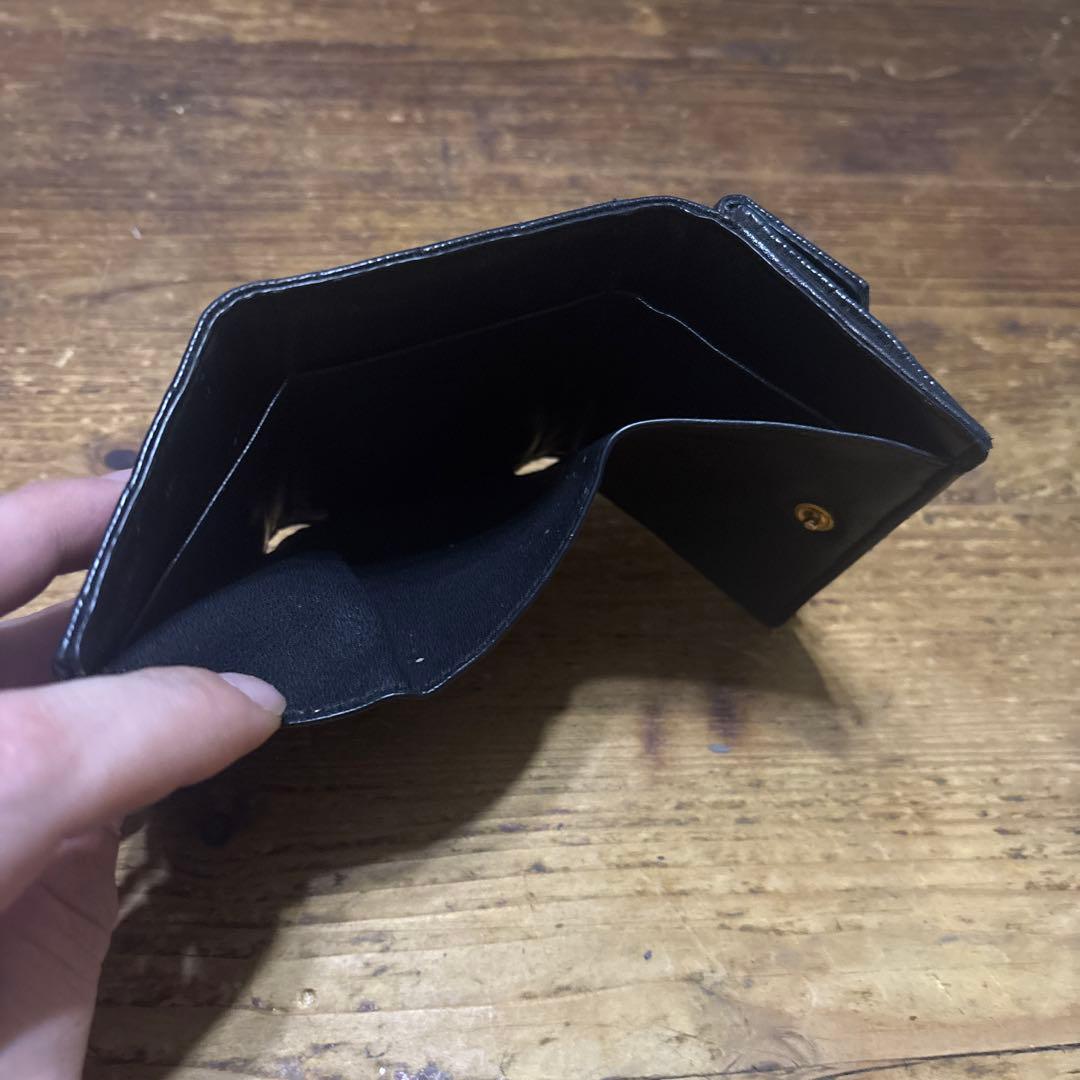 YSLのブラック二つ折り財布