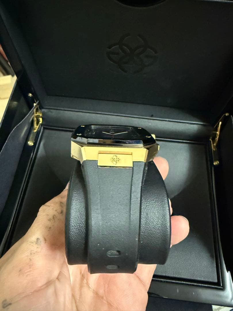 golden concept 44mm ローズゴールド×ブラックシリコン