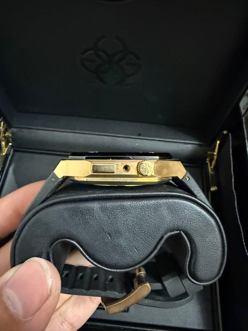 golden concept 44mm ローズゴールド×ブラックシリコン