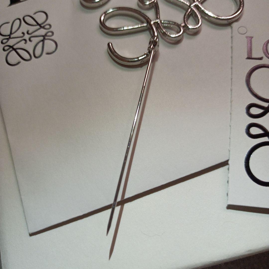 美品　ロエベ　ブローチ　アナグラムブローチ　シルバー