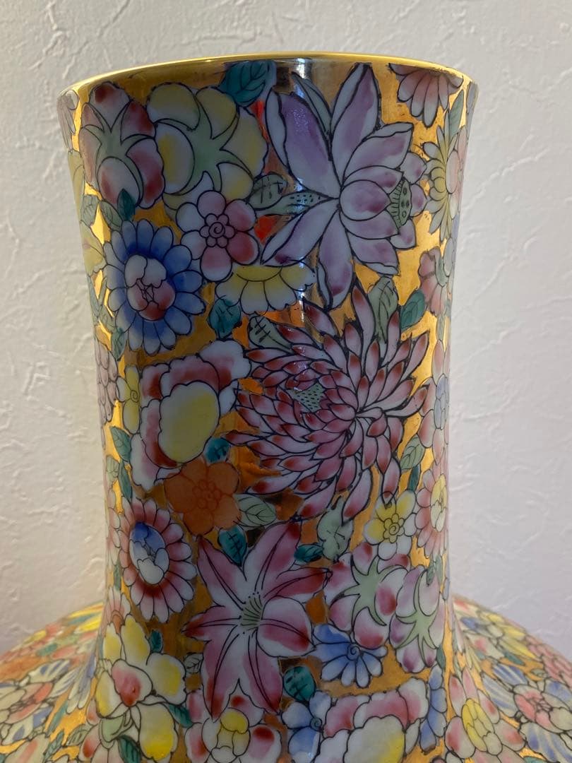 大清乾隆年製款 粉彩金地萬花紋天球瓶　金彩　五彩　色絵磁器