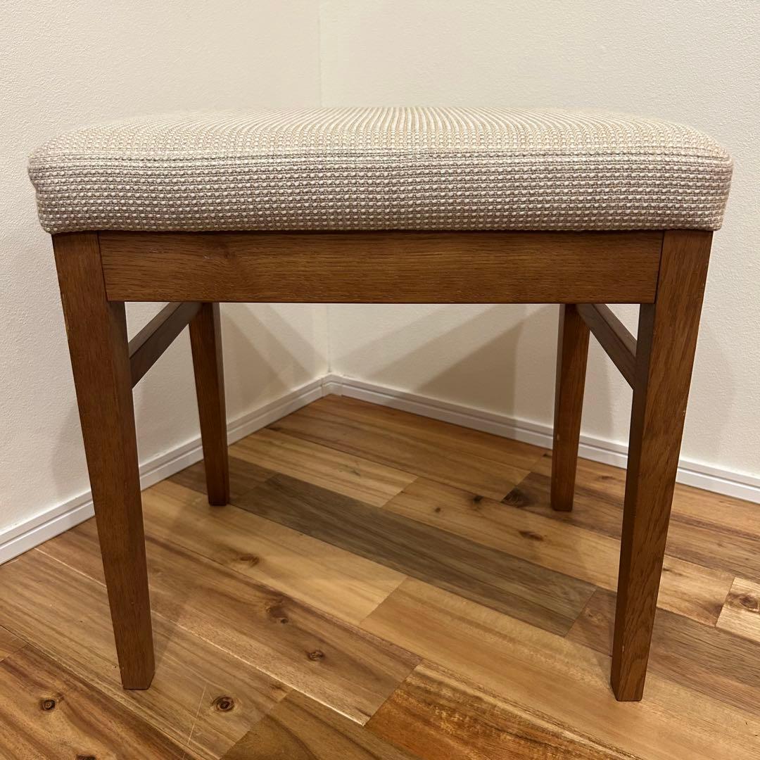 専用‼️Karimokuモダン スツール オットマン　ベージュ　カリモク家具