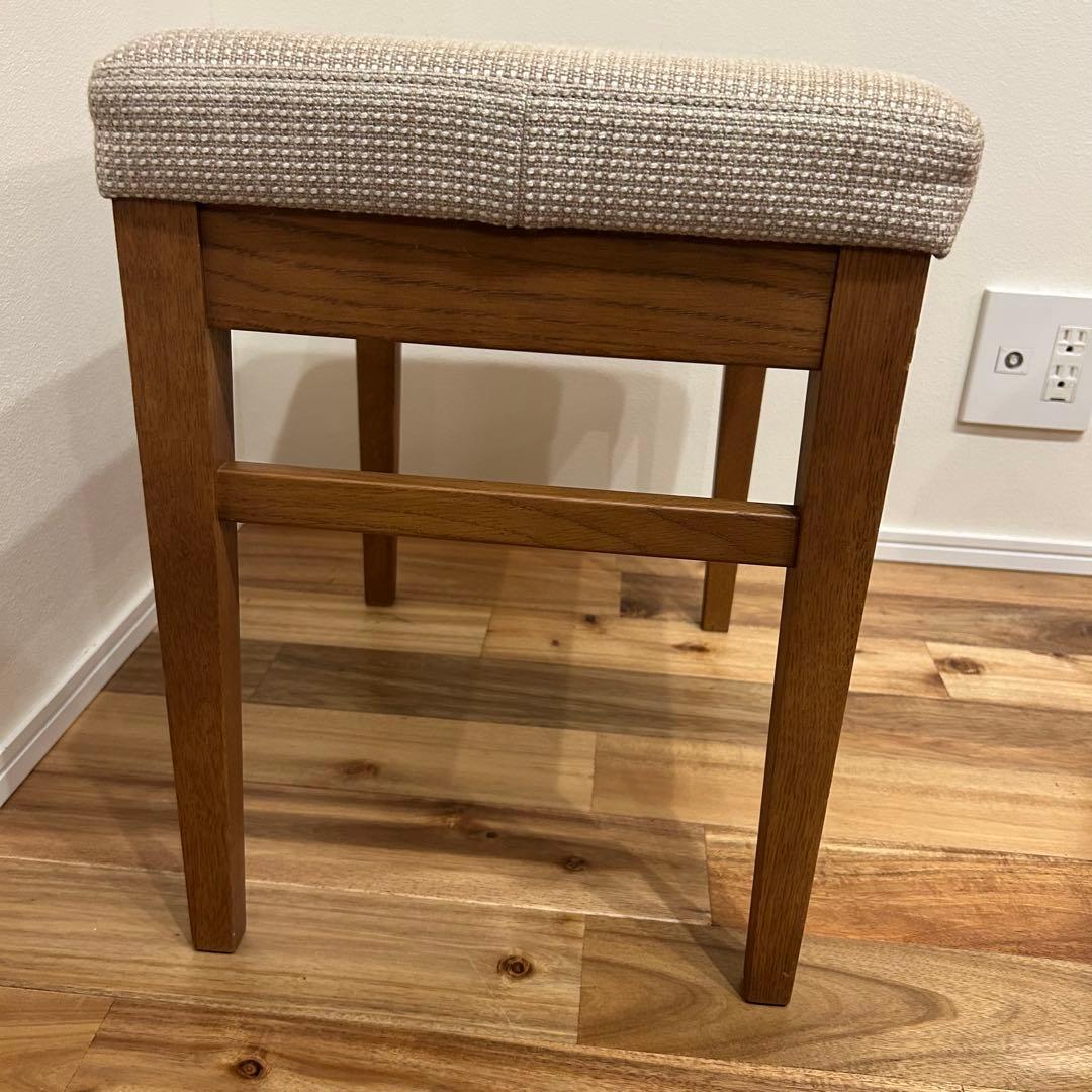 専用‼️Karimokuモダン スツール オットマン　ベージュ　カリモク家具