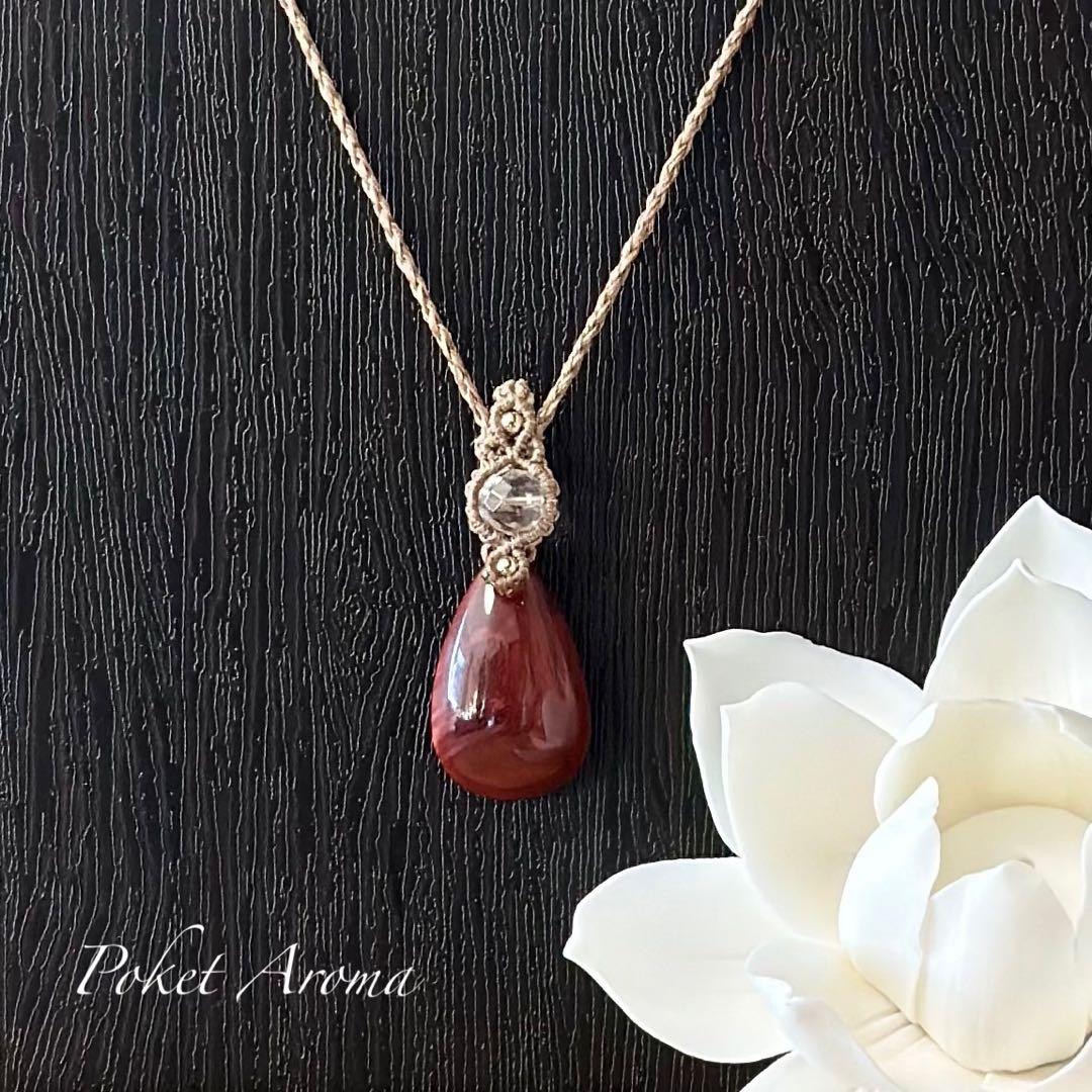 『紅景』アンデシンドロップと水晶のマクラメペンダントネックレス