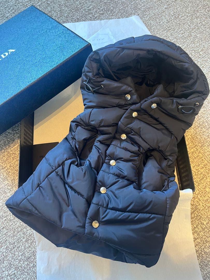 プラダ　犬　パファー ドッグコート Mサイズ　ネイビー