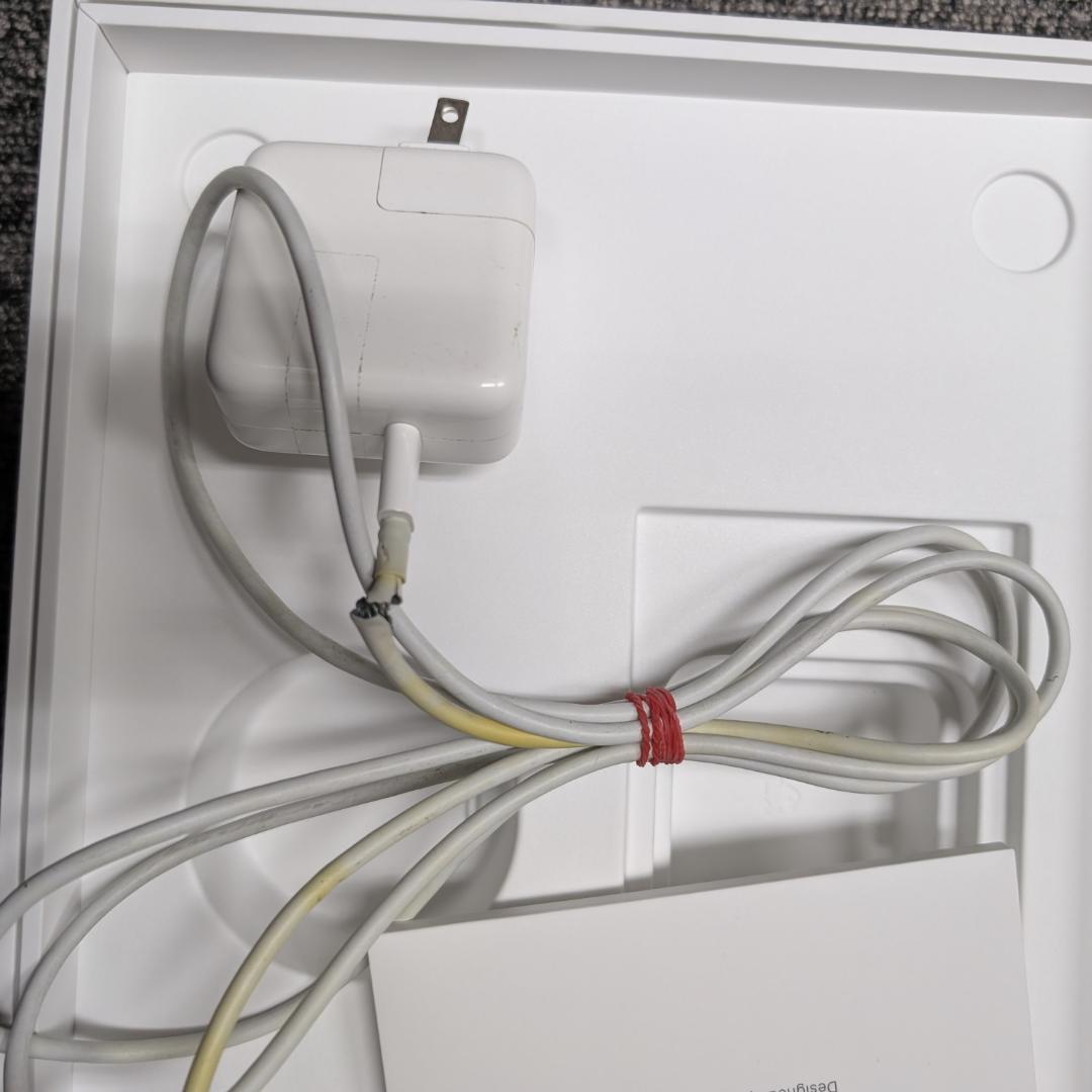 ジャンク品MacBook Air (M1, 2020) A2337 - 画面破損