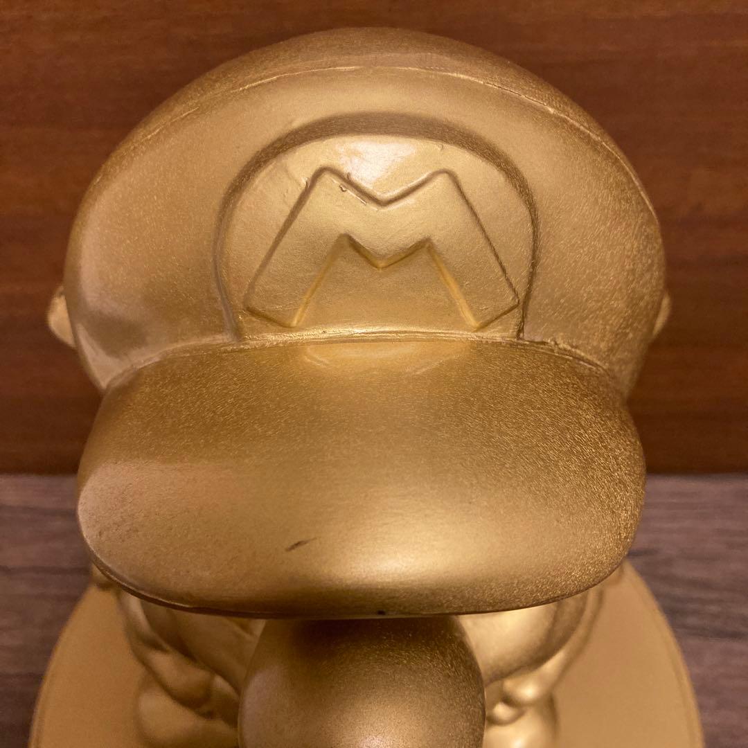 任天堂ゴールドマリオ　台座あり