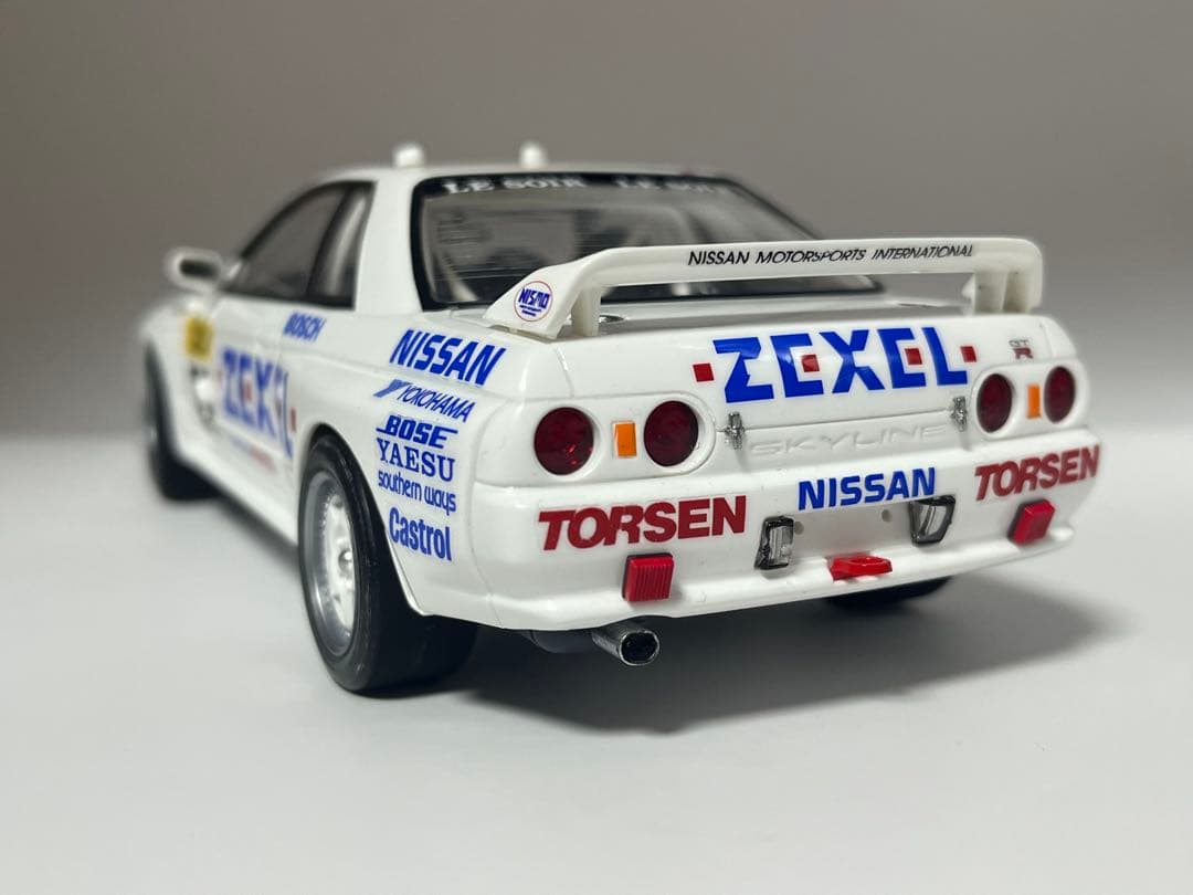 タミヤ1/24ゼクセルスカイラインGT-R Gr.Nプラモデル完成品
