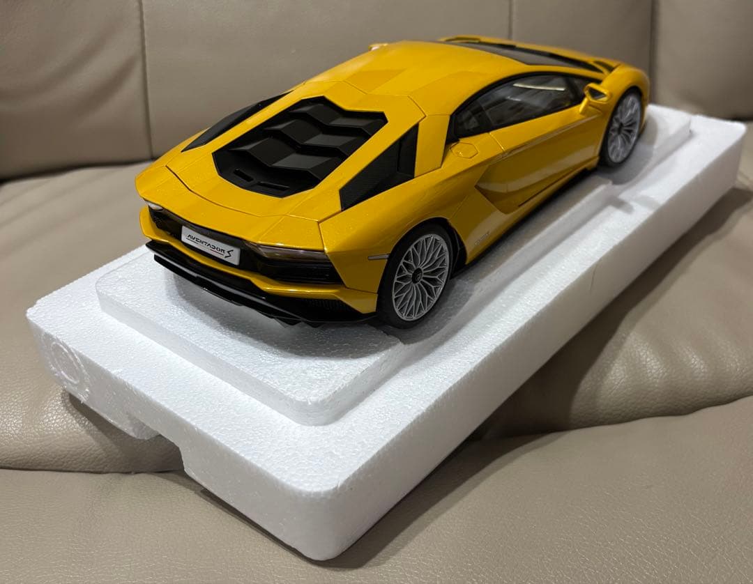 AUTOart オートアート 1/18ランボルギーニ アヴェンタドール
