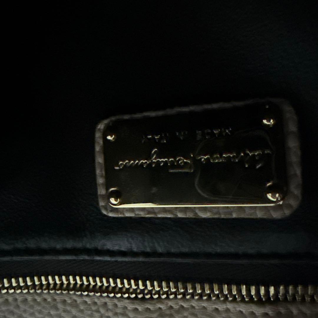 30万くらいするハンドバック。 ほほ未使用です。