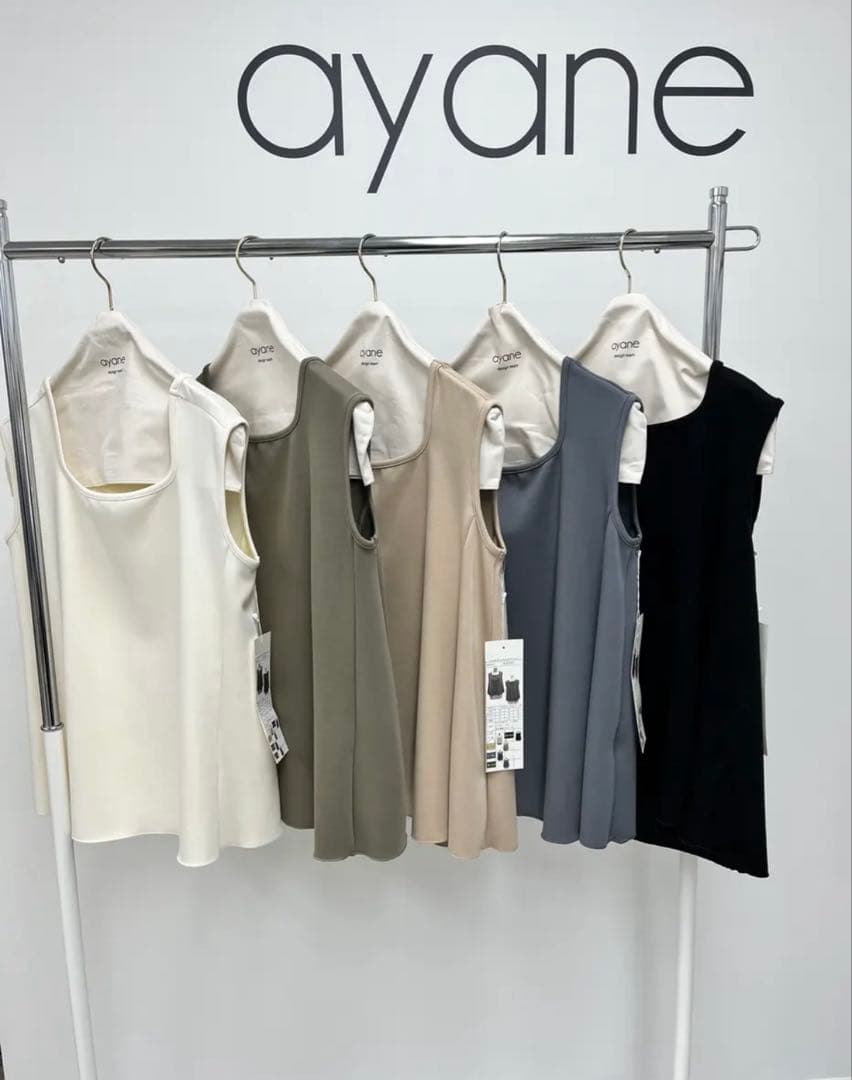 ayane フレアタンクトップ　 ブラック40とホワイト40 (2枚です)