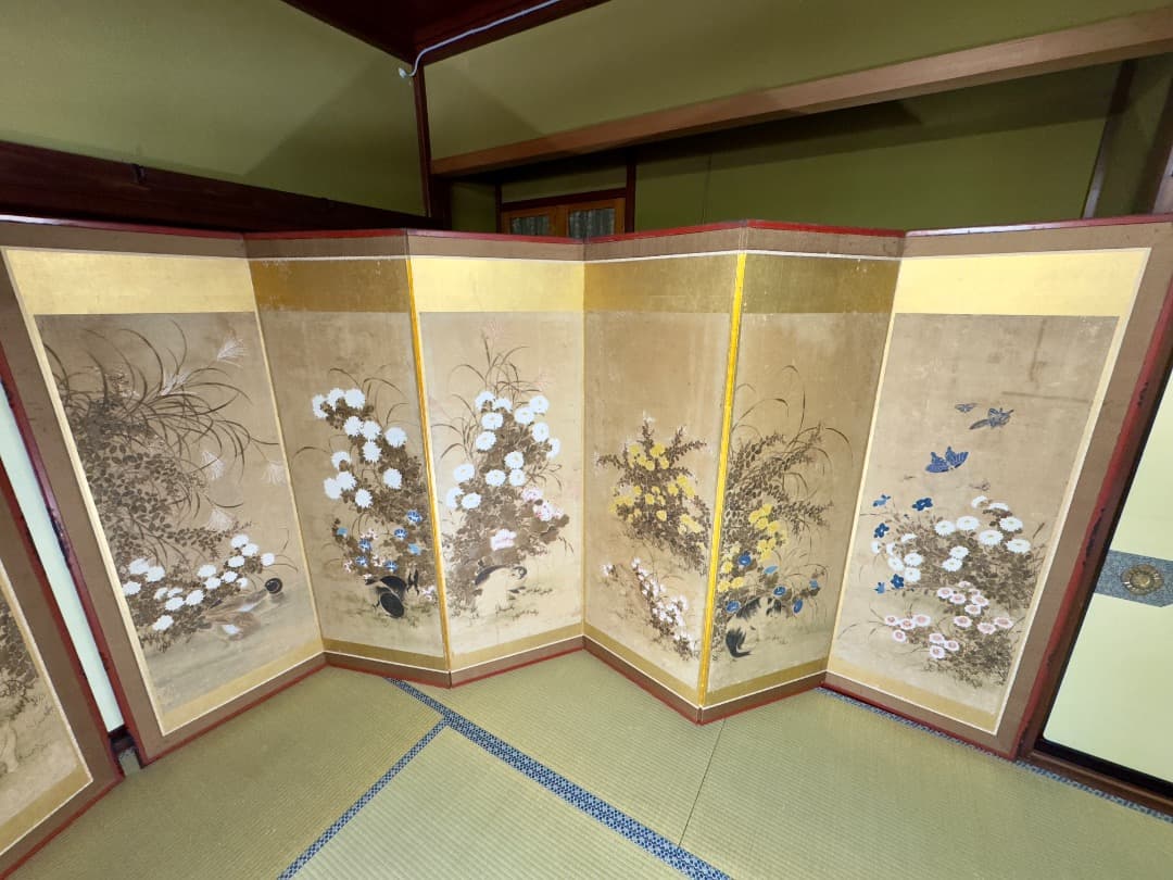 明治後期 六曲 一 双屏風 金沢金箔 猫犬絵