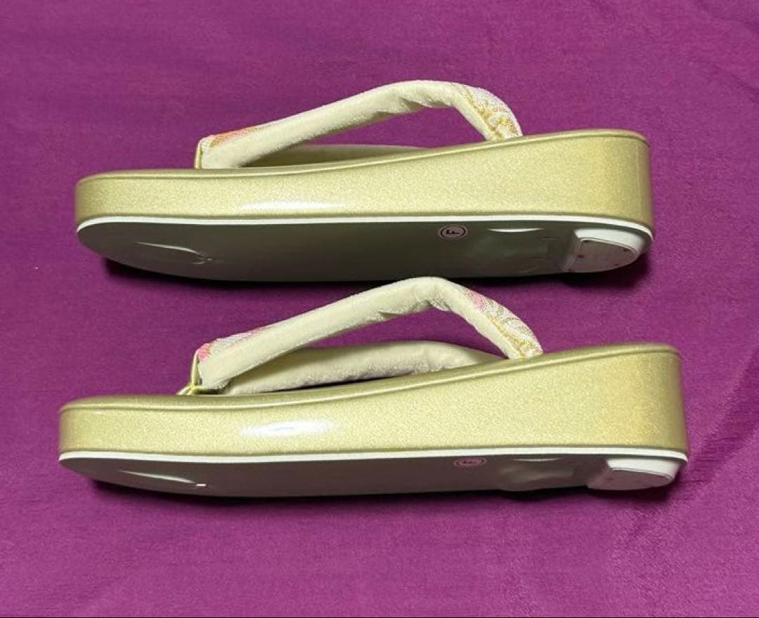 新品未使用品　Freek　和装草履＆バッグ　ゴールド系　花柄　フリーサイズ